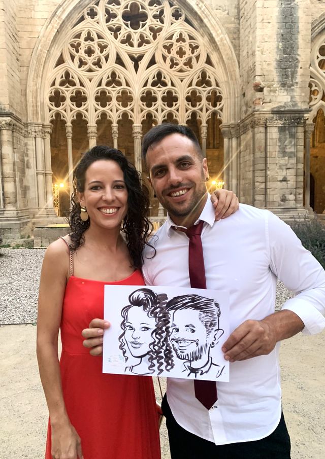 Invitados de la Boda posando con sus Caricaturas
